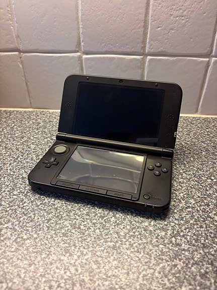 Nintendo 3DS XL Pelikonsoli