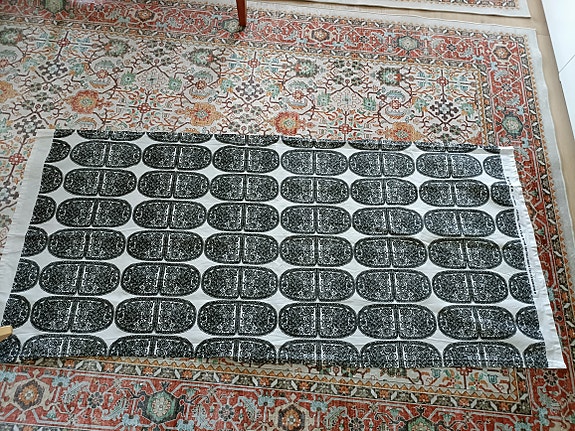 Marimekko Tantsu-kappa. musta-valkoinen. leveys 157, pituus 70