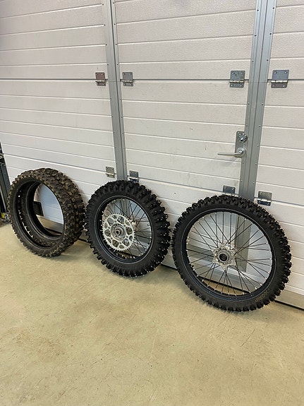 Ktm 18/21 vanteet ja renkaat.