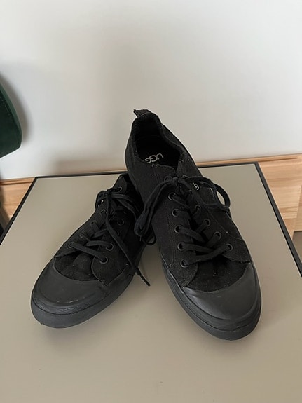 Ugg aries, tennarit, koko 9/40, mustat (unisex)