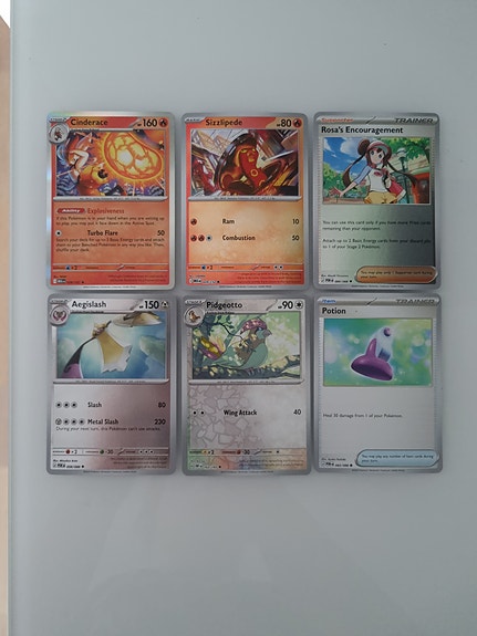 Pokemon holo-kortit yhteishintaan