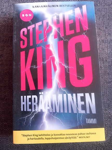 Stephen King Herääminen kirja
