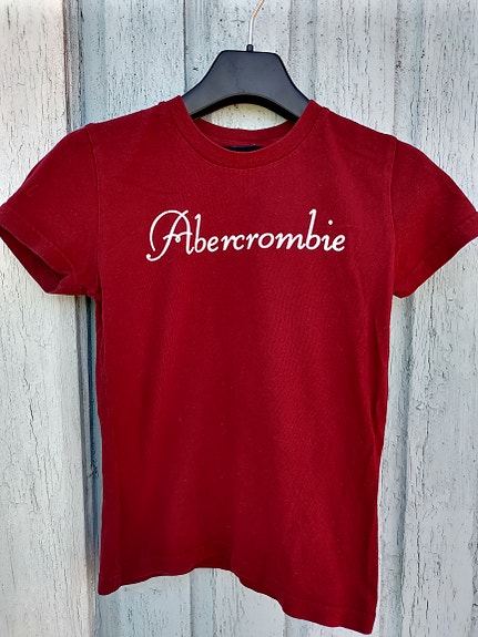 Punainen Abercrombie & Fitch t-paita