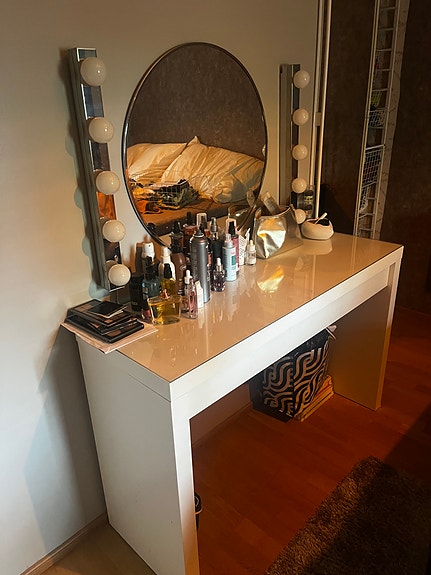 Ikea malm kampauspöytä valoilla ja peilillä