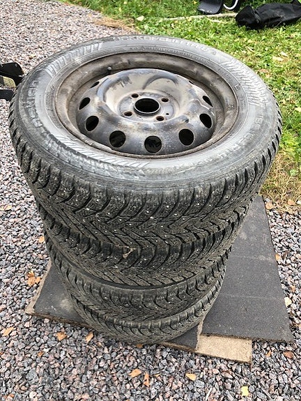Talvirenkaat nastoilla 185/65 R15