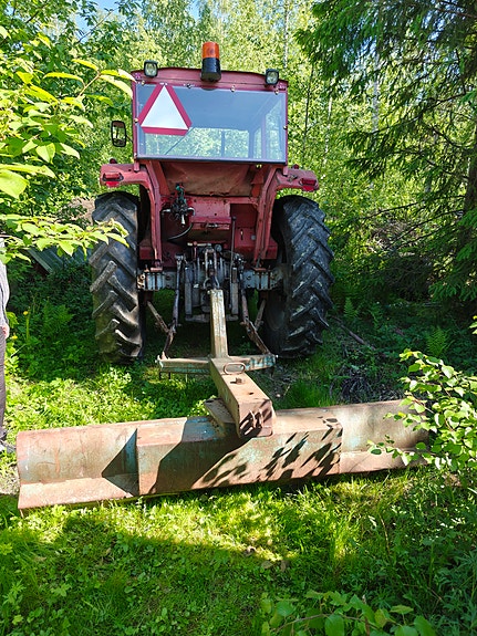 Traktorin perälevy