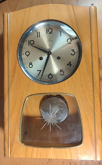Junghans seinäkello