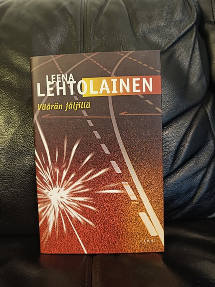 Leena Lehtolainen - Väärän jäljillä