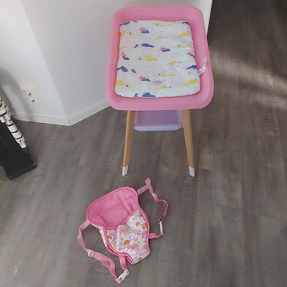Baby born hoitopöytä ja kantoreppu