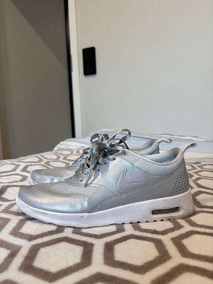 Hopeiset Nike tennarit, koko 38