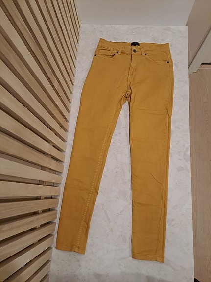 Keltaiset farkut 36