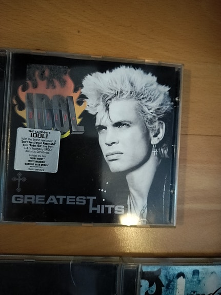 CD-levyjä, mm. Billy Idol, CMX, Full Metal Jacket soundtrack ja kokoelmalevyjä