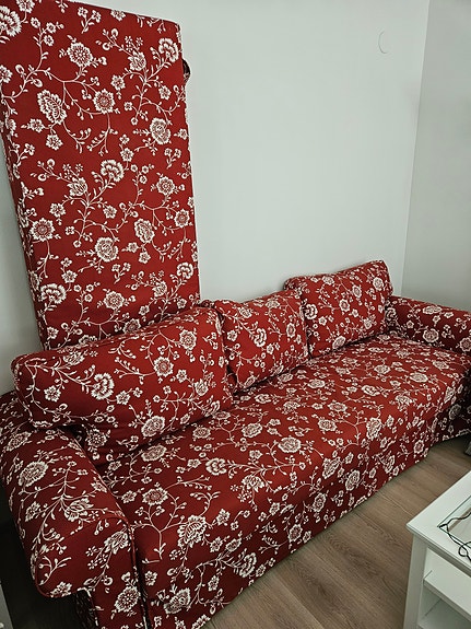 Kolmen istuttava vuodesohva