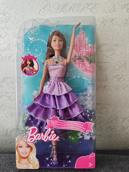 Mattel Barbie Sparkle Lights Princess Doll 2009
