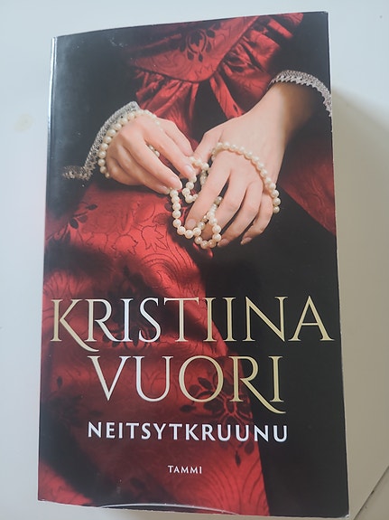 Kristiina Vuori: Neitsytskruunu, pokkari