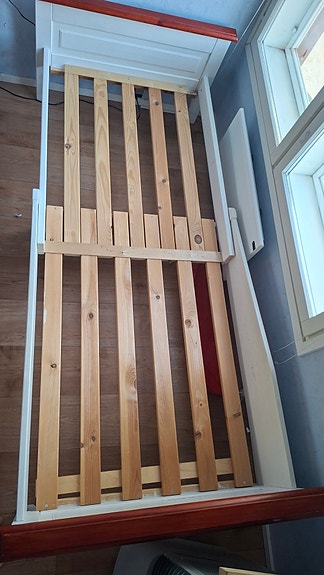 Puinen sänky 80x200 cm sälepohjalla