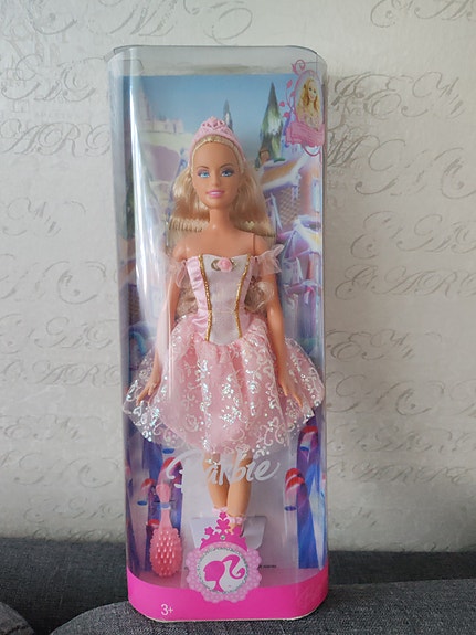 2007 Barbie Princess doll – vaaleanpunainen mekko