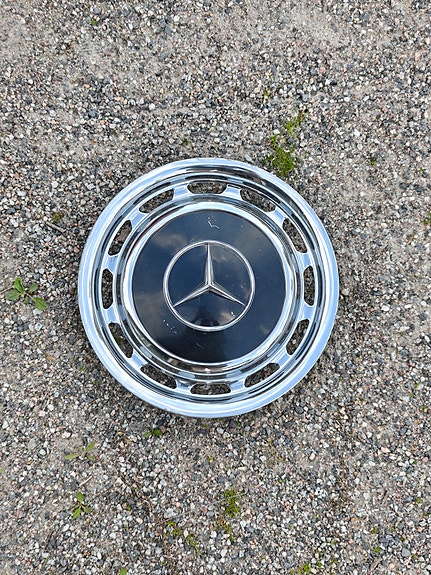 Mercedes-Benz pölykapseli 14"