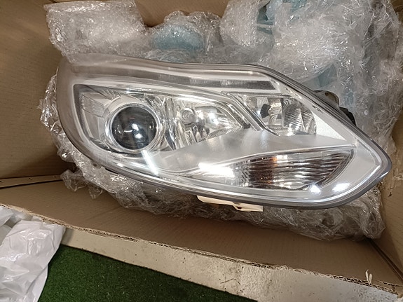 Ford Focus mk3 Led-xenon ajovaloumpio - oikea