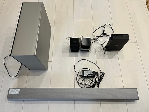 Samsung kotiteatterin soundbar ja subwoofer VARATTU