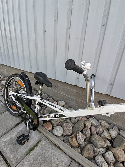 Trek lastenperä pyörä. 20" valkoinen