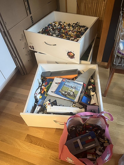 Legoja paljon, iso setti.