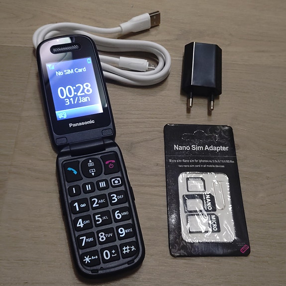Panasonic KX-TU466 Simpukkapuhelin Laturilla ja Adapterisetillä