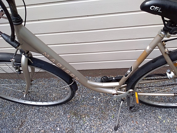 Isokokoinen Madison naisten kaupunkipyörä 28" beige
