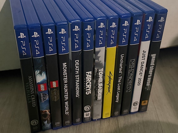 Playstation 4 pelejä