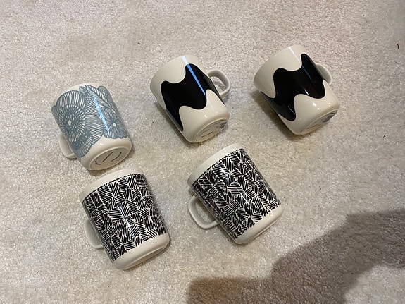 Marimekko mukeja myydään/vaihdetaan muihin astioihin