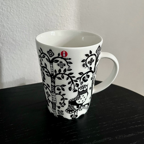 Uusi Iittala Taika-muki, musta