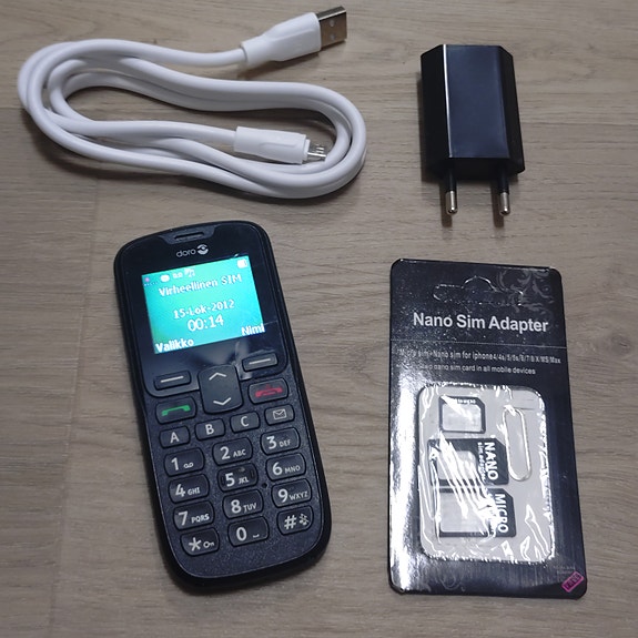 Doro PhoneEasy 506 Matkapuhelin + Lisätarvikkeita