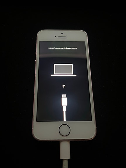 Iphone SE (1st) 32GB Rose gold/Varaosiksi