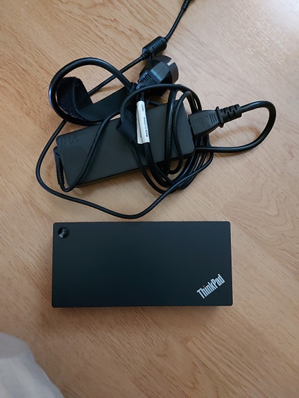 Lenovo 40AY USB‑C ‑telakka (ThinkPad Universal USB‑C Dock)