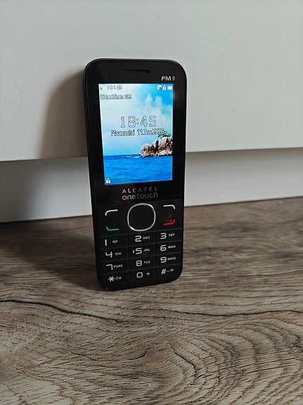 Alcatel One touch 2045X kännykkä