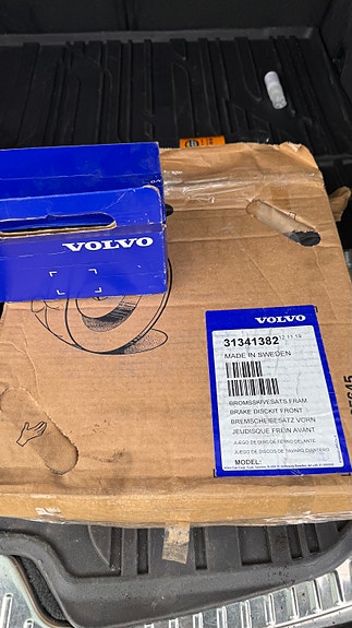 Volvo 300mm jarrulevyt ja palat.