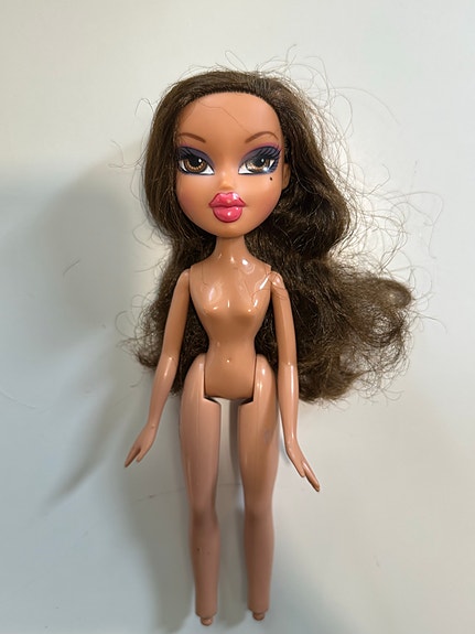 Bratz nukke pitkät ruskeat hiukset