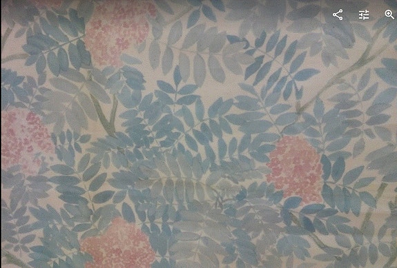 Vahakangas 135 x 180 cm, muistaakseni Marimekko. "Pihlaja". ?  Muutama tahra.