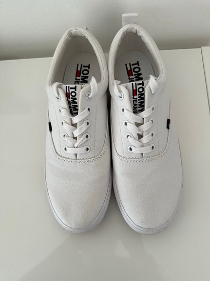Tommy Hilfiger valkoiset tennarit koko 41