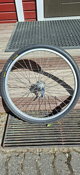 Polkupyörän takavanne +renkaat 26 x 1,75