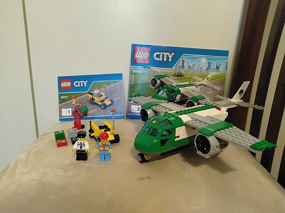 Lego City 60101 - Lentokentän rahtikone