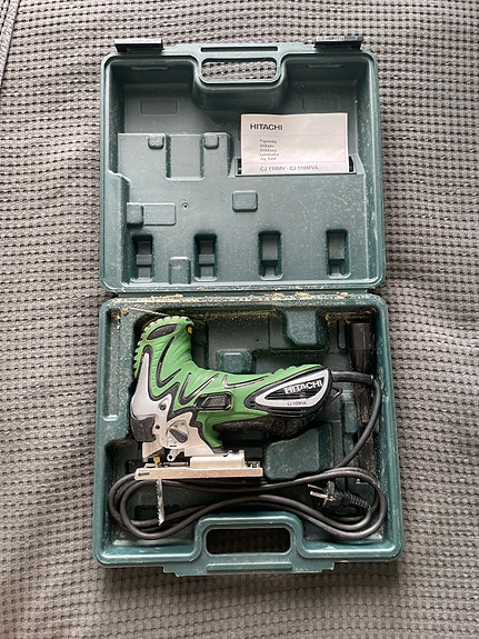 Hitachi CJ 110MVA pistosaha salkulla