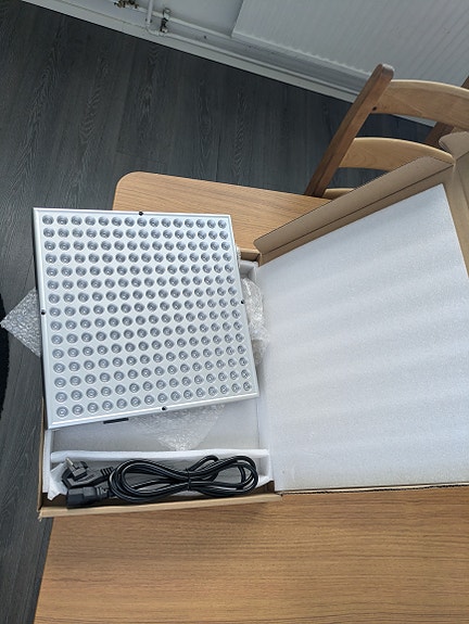 BioPhoton VIVO Red Light Therapy 45W LED -punavalopaneeli