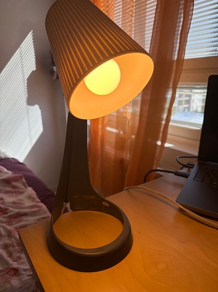 IKEA pöytälamppu Svallet