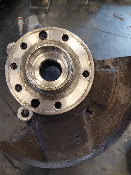 Opel Vectra C 2006 vasen etu pyöränlaakeri