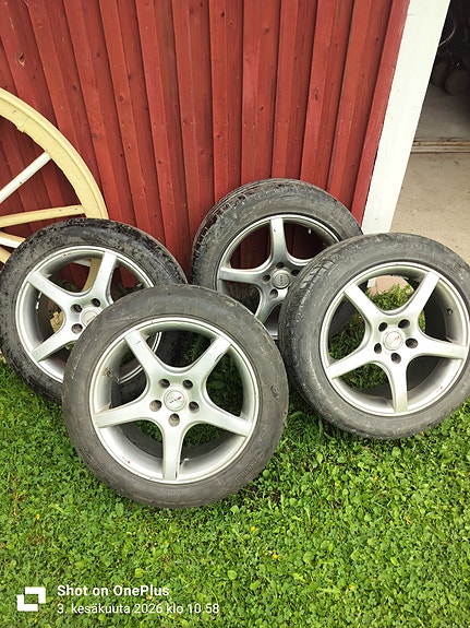Kesärenkaat vanteilla 225/50 R17