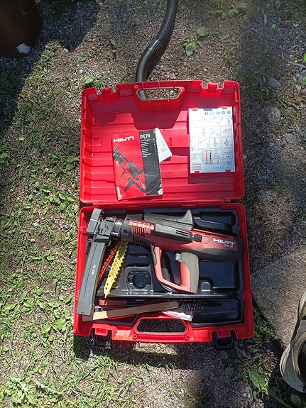 Hilti dx76 panosnaulain muovilaukussa