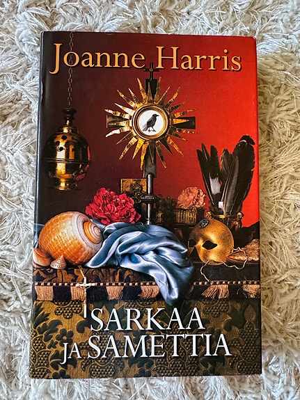 Joanne Harris: Sarkaa ja samettia kovakantinen kirja