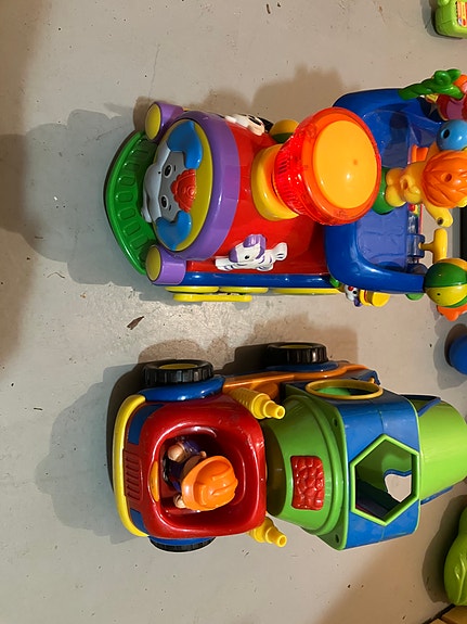 Sirkusjuna ja betoniauto soivat lelut