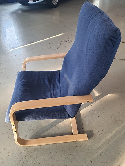 IKEA nojatuoli sininen puurunko